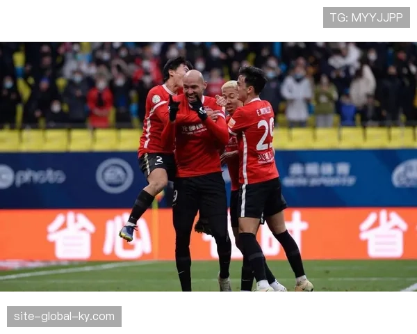 蓉城边中结合战术 进攻重心转移制造持续威胁